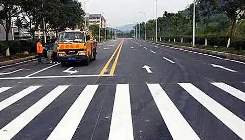 西安道路標(biāo)線施工多少錢一米？飛揚(yáng)市政價格合理